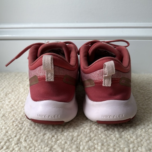 Nike Flex Experience, Size 6 - Picture 2 of 3
